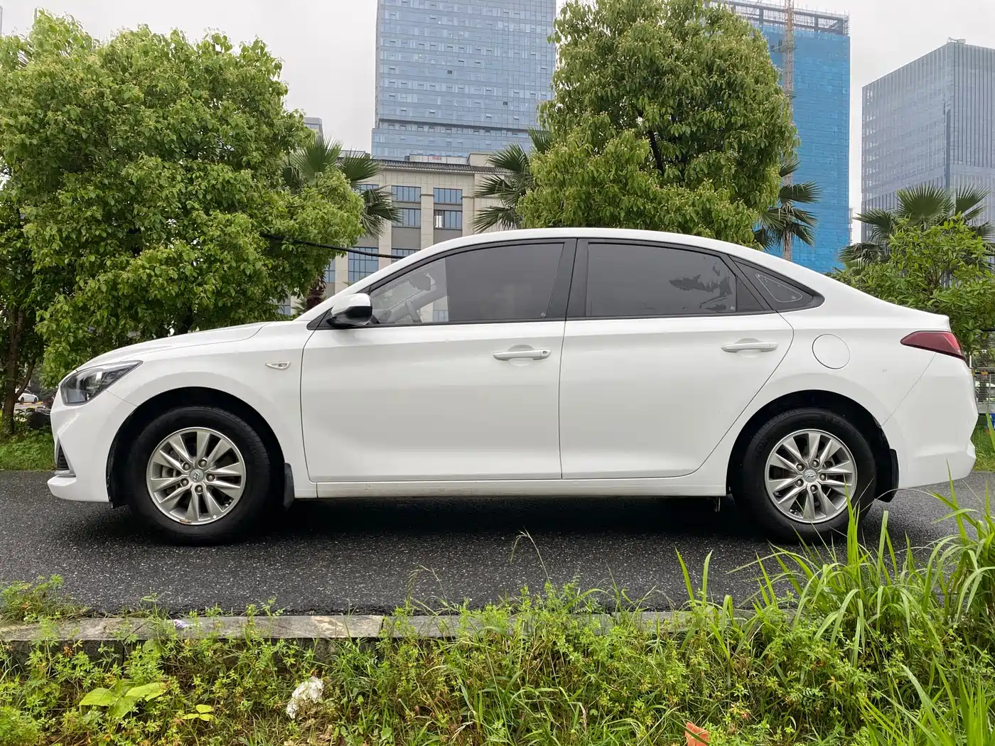 Hyundai Elantra 2020 1.6L Auto GL Pleasing Edition фото 4