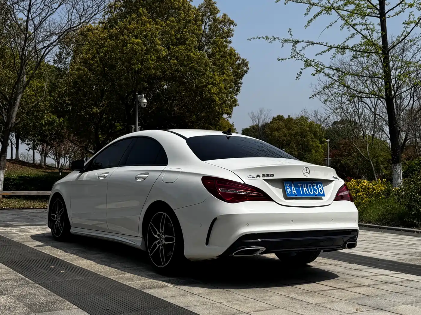 MERCEDES-BENZ CLA
