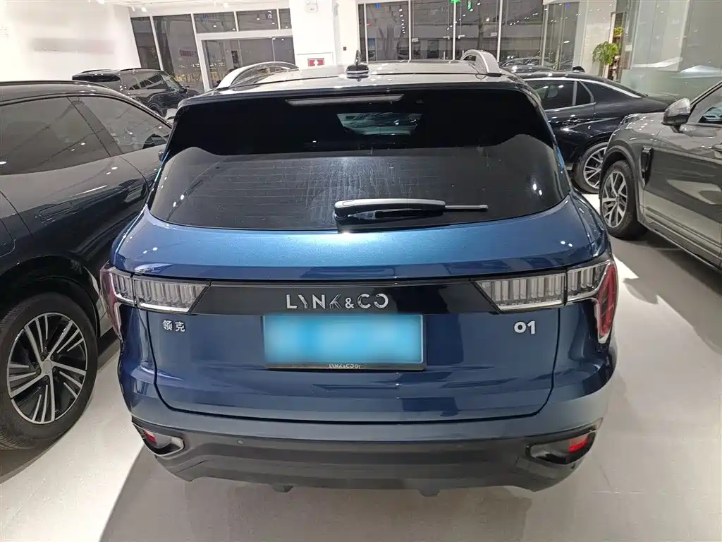 Lynk & Co 01 2017 2.0T 2WD Pro Shine Edition фото 4