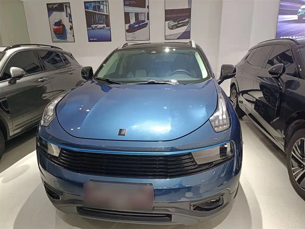 Lynk & Co 01 2017 2.0T 2WD Pro Shine Edition фото 3