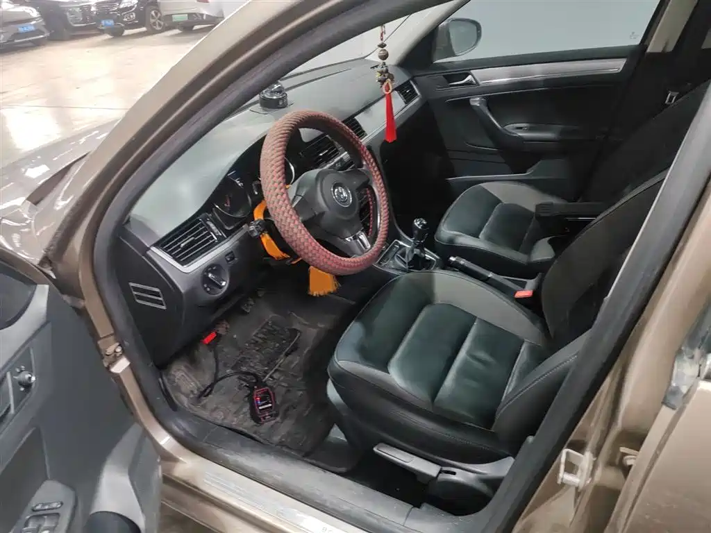 Volkswagen Bora 2014 1.6L Manual Comfort Edition фото 11