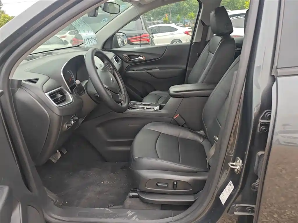 Chevrolet Equinox 2018 535T Automatic Galloping Edition фото 15