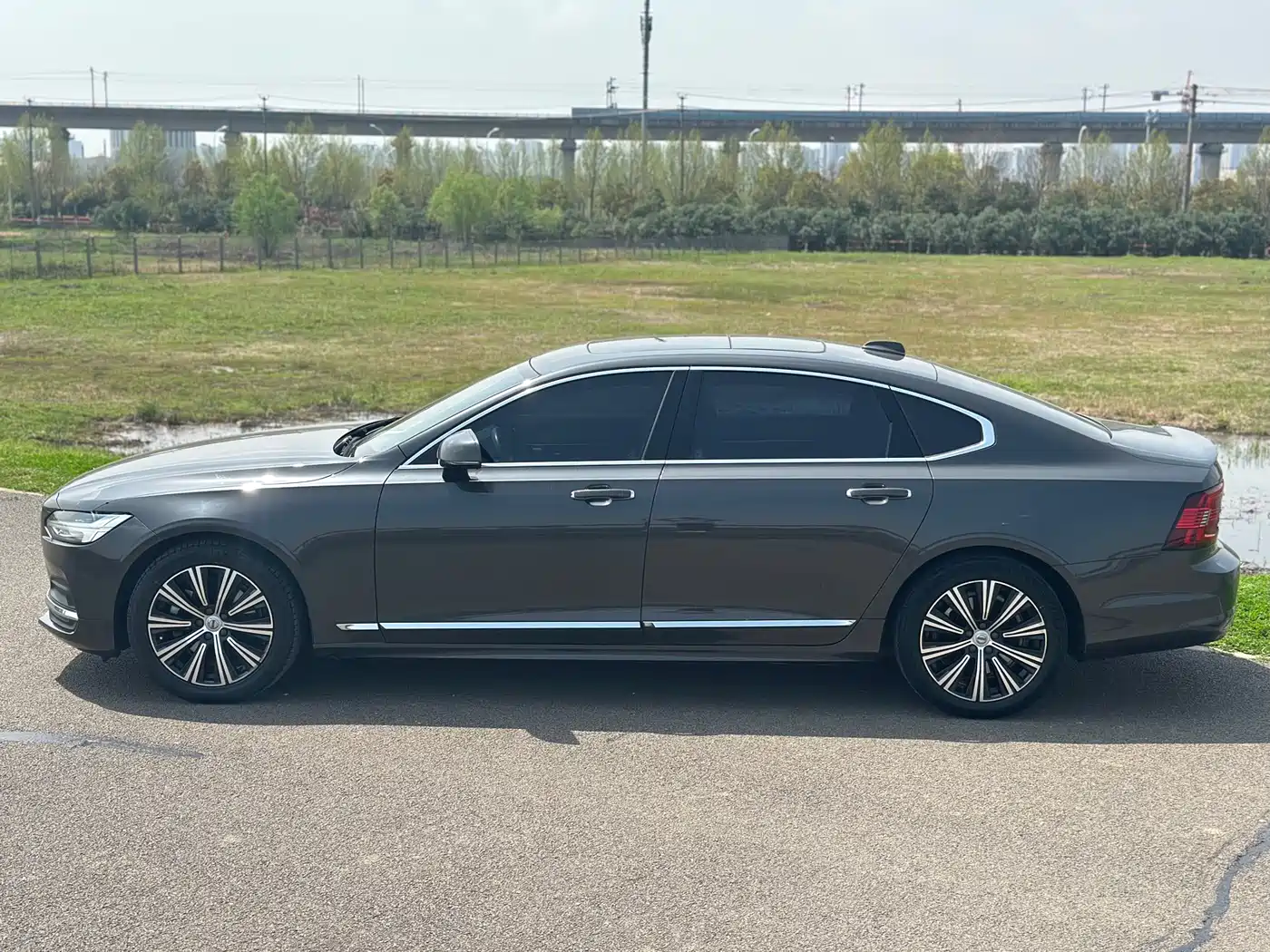 Фото 2 - Volvo S90