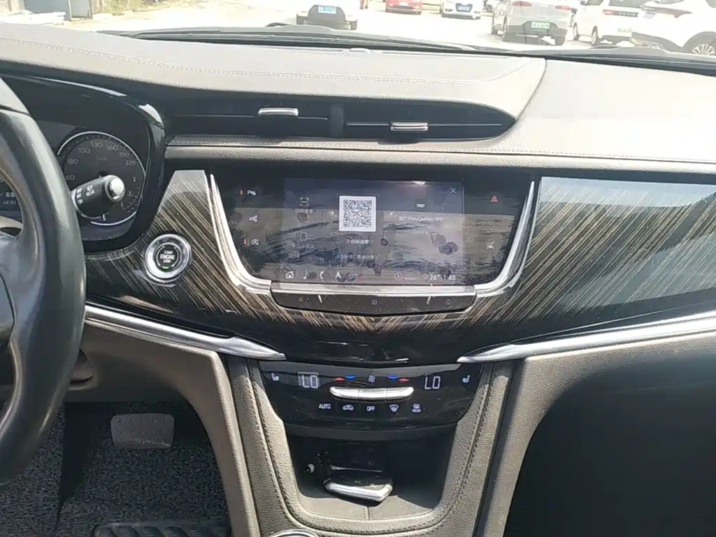 Photo 13 - Cadillac XT6