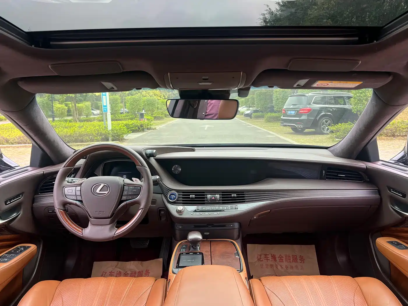 Lexus LS 2018 500h Executive Edition China V фото 16
