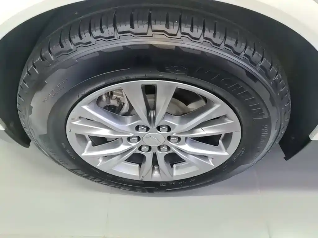 Фото 23 - Cadillac XT5