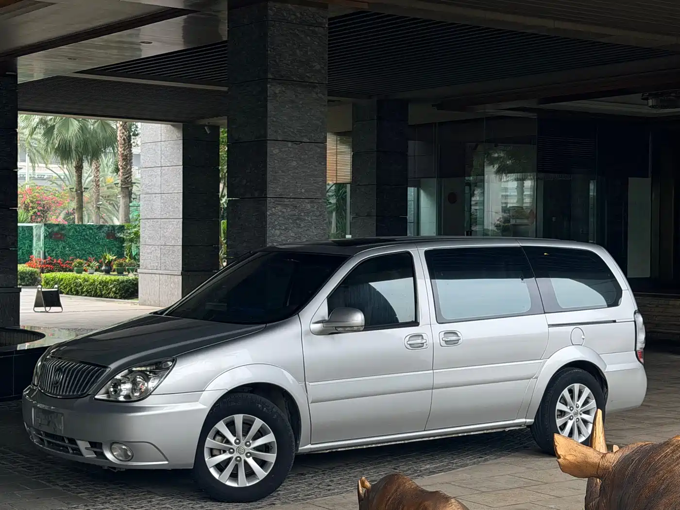 Buick GL8 2011 2.4L LT Luxury Business Executive фото 12