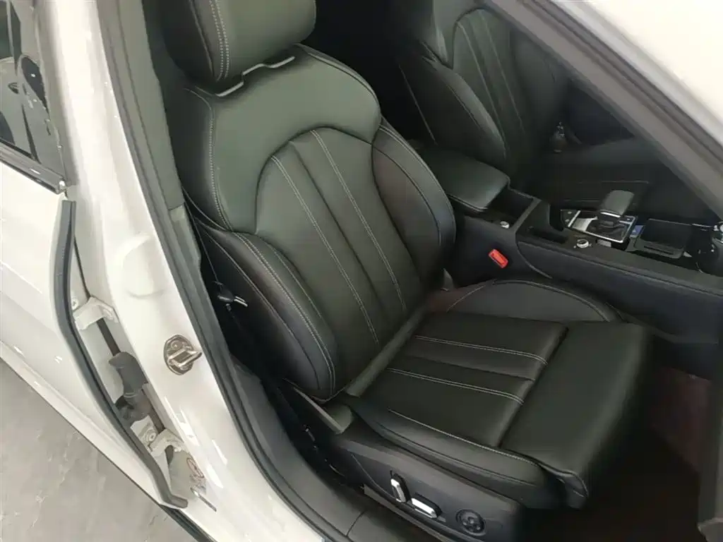 Audi A4L 2024 40 TFSI Luxury Dynamic фото 25