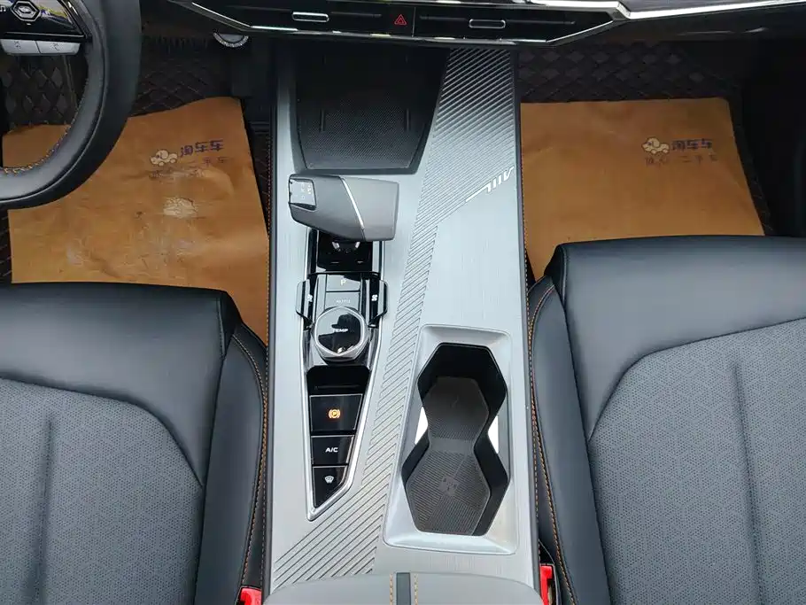 CHANGAN CHANGAN AUCHAN Z6