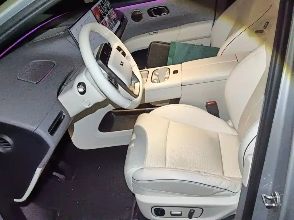 Photo 12 - Li Auto i6