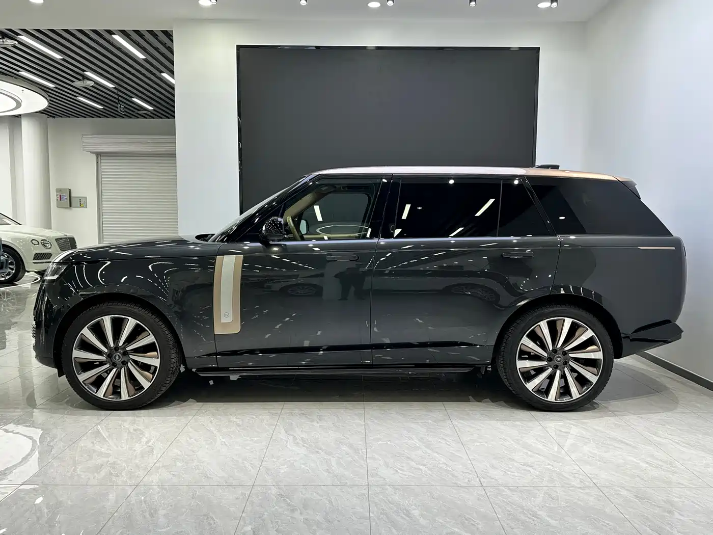 Land Rover Range Rover 2024 3.0 L6 400PS SV Honor Genesis Extended фото 4
