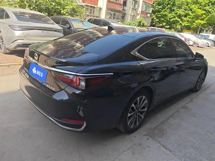 Lexus ES 2022 200 Excellence Edition фото 3