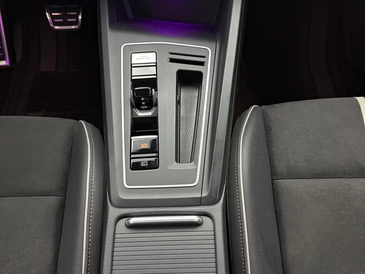 Volkswagen Golf 2021 280TSI DSG R-Line фото 9