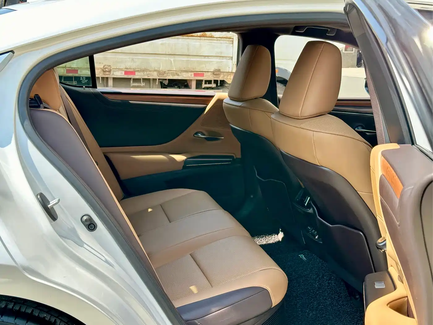 Lexus ES 2020 Model 300h Excellence Edition фото 8