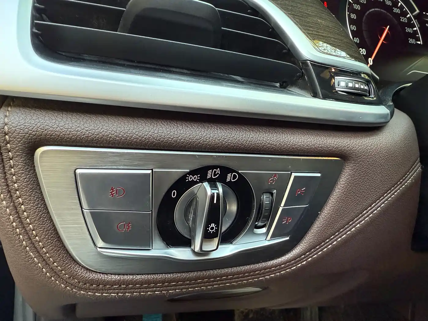 BMW 7 Series 2016 730Li Leading фото 14