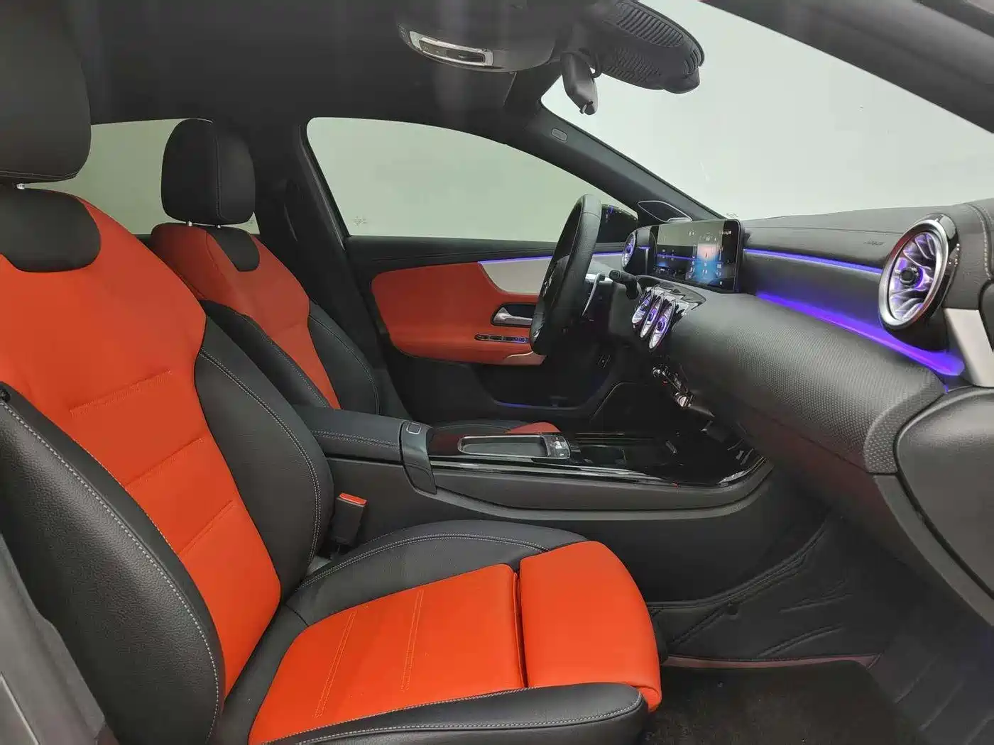 Mercedes-Benz A-Class AMG 2025 AMG A 35 L 4MATIC фото 19