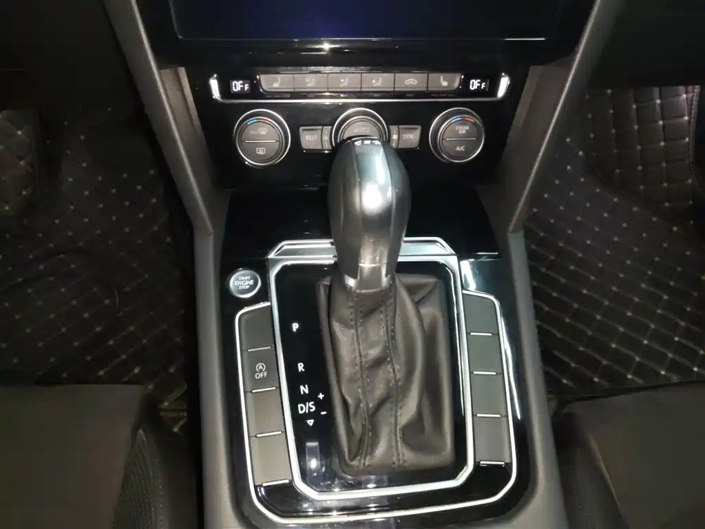 Volkswagen Magotan 2018 330TSI DSG Premium фото 10