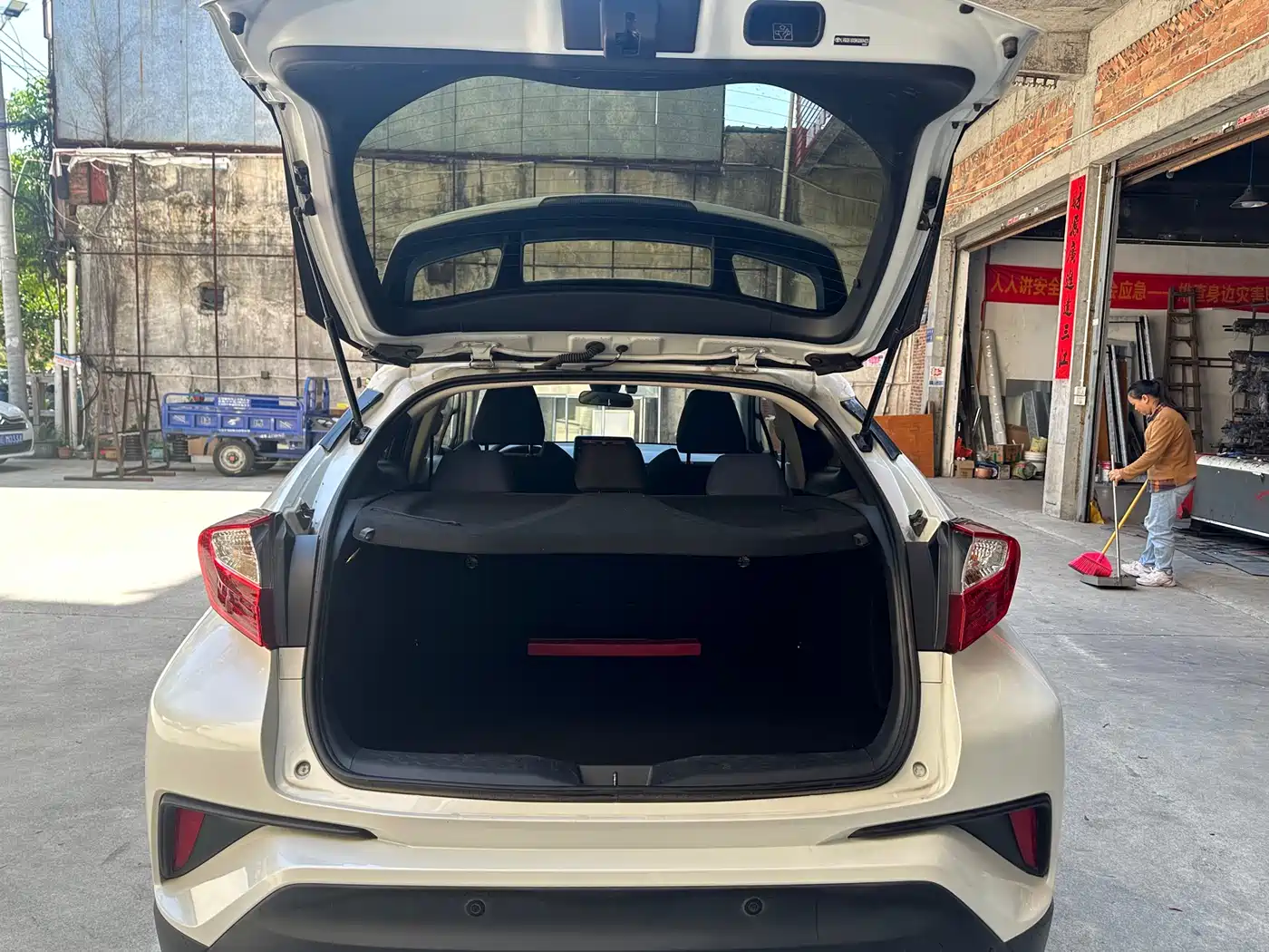 Toyota C-HR 2020 Model 2.0L Leading фото 6
