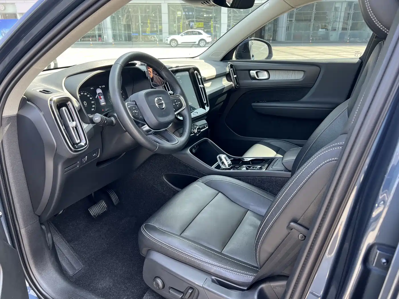 Фото 12 - Volvo XC40