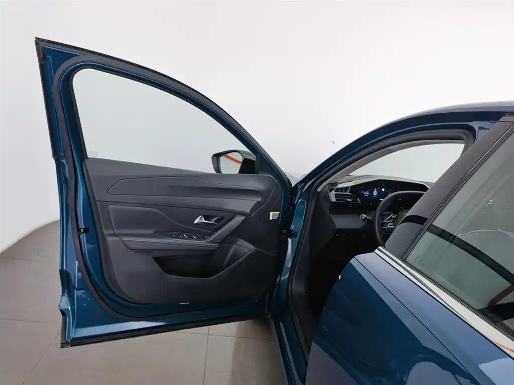 Peugeot 408X 2023 Gravity Edition фото 8