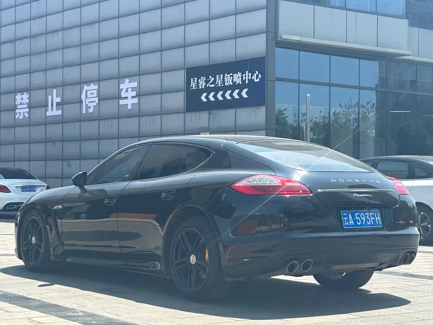 Porsche Panamera 2010 Panamera 4 3.6L фото 15