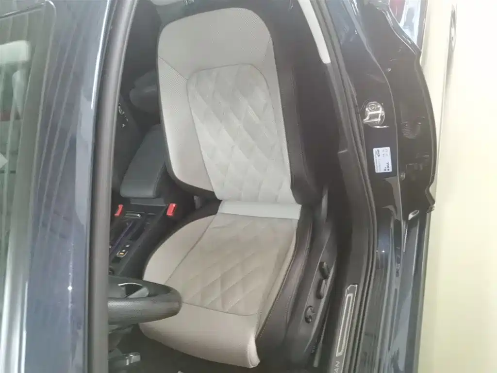 Volkswagen Magotan 2023 Model 2 Million Commemorative Edition 330TSI DSG Luxury фото 15