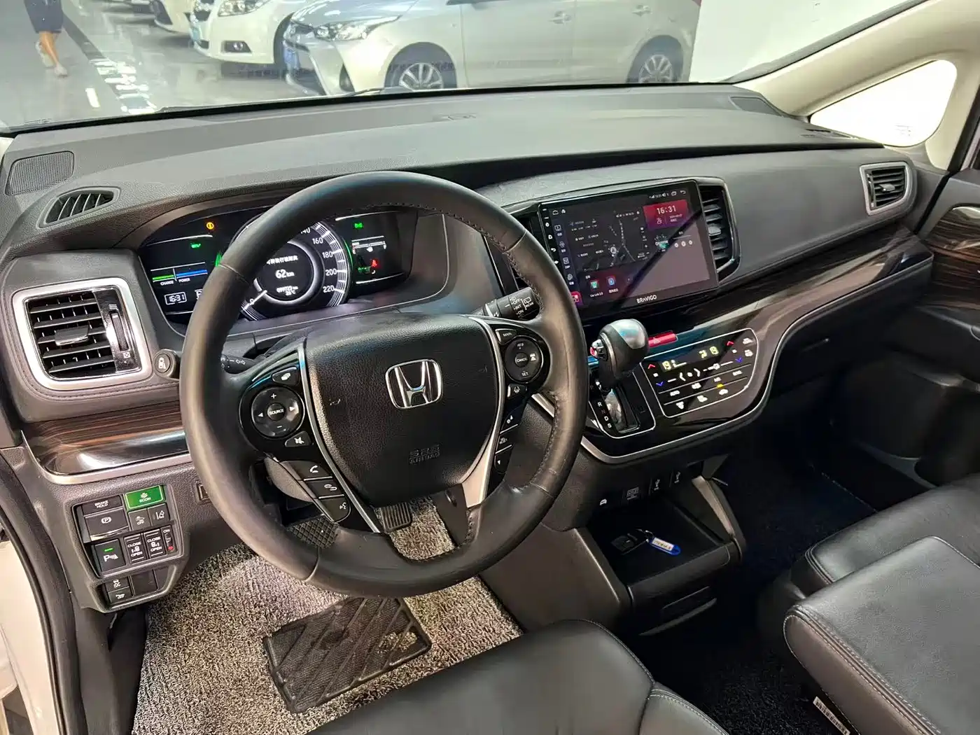 Фото 4 - Honda Odyssey