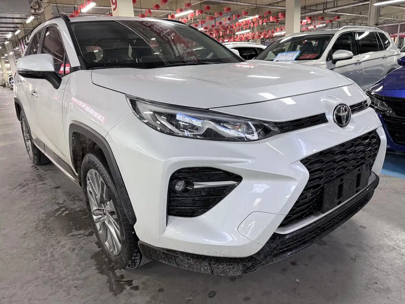 Toyota Wildlander 2020 2.0L CVT AWD Premium Edition фото 3