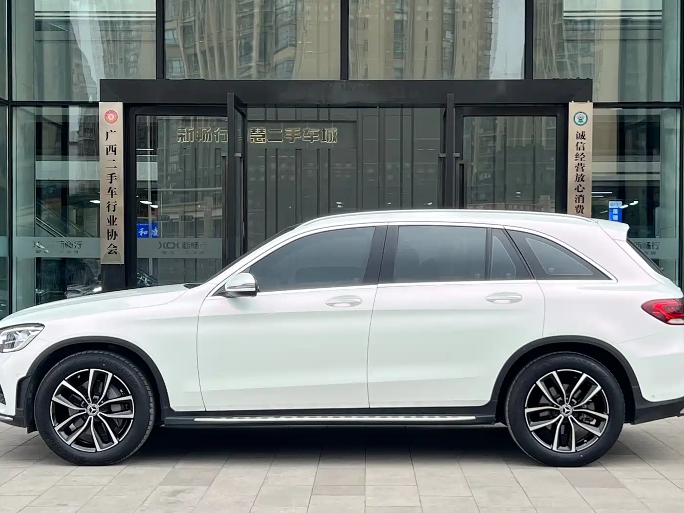 Mercedes-Benz GLC 2022 Facelift II GLC 260 L 4MATIC Luxury фото 3