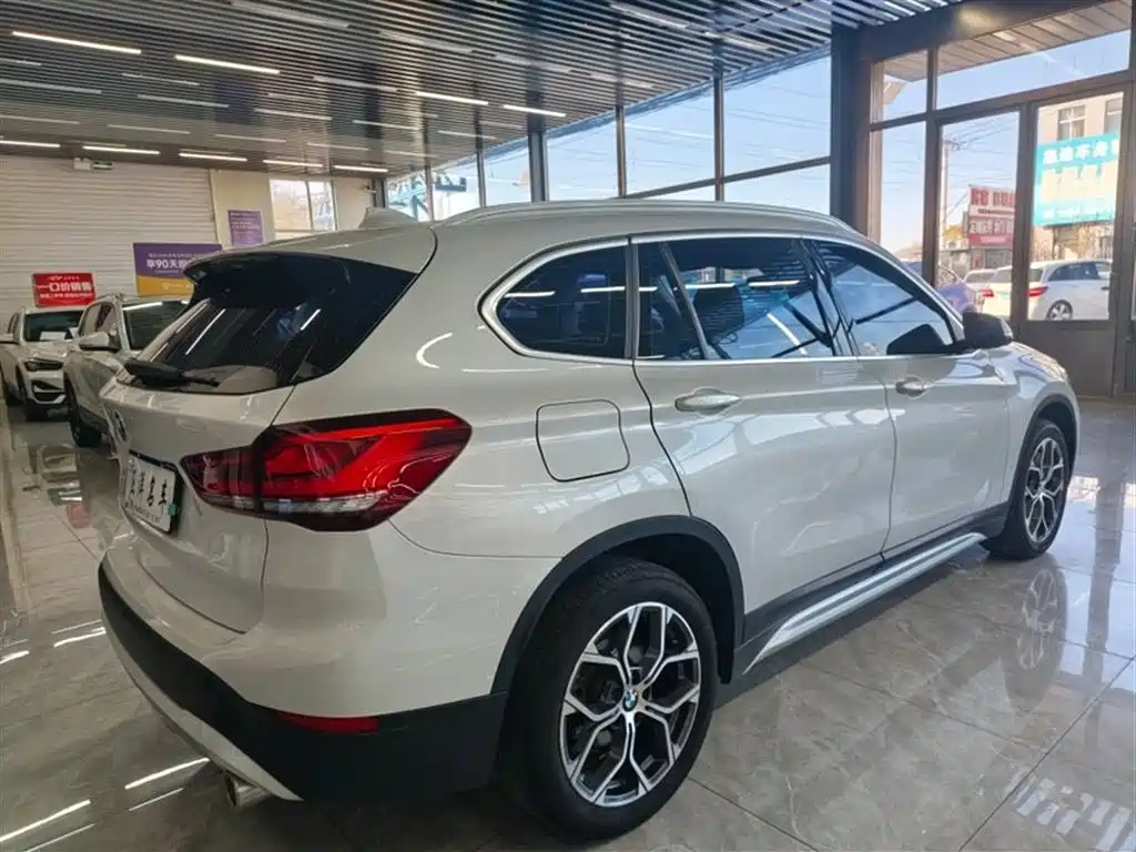BMW X1 2022 sDrive20Li Fashion фото 4