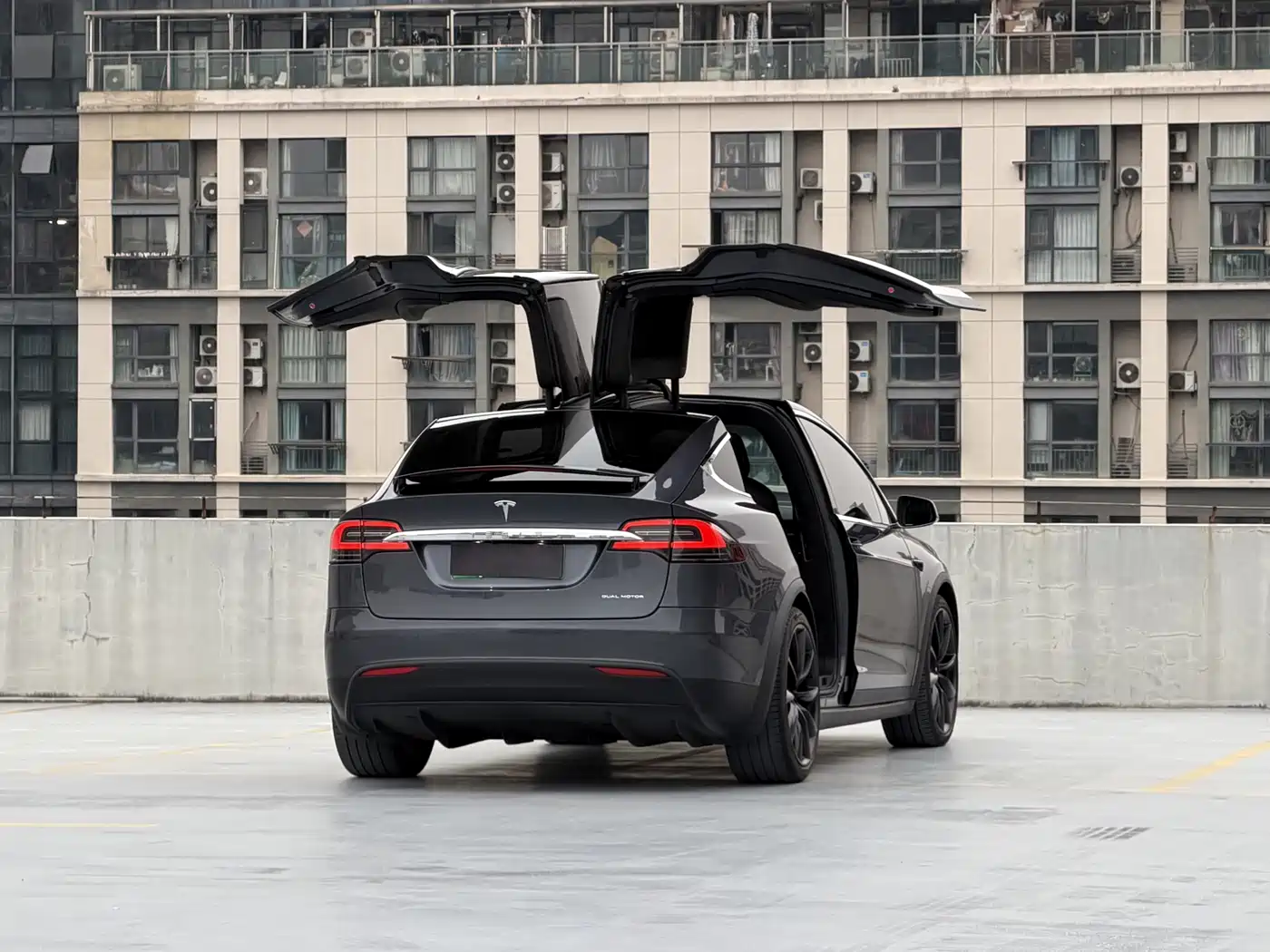 TESLA MODEL X