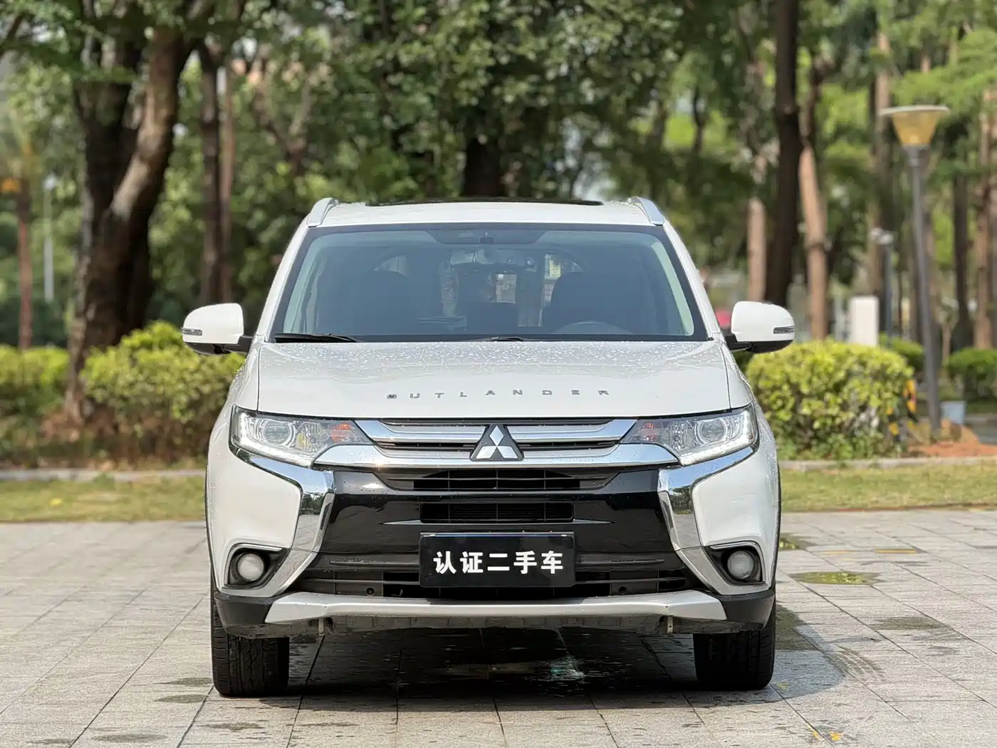 MITSUBISHI OUTLANDER
