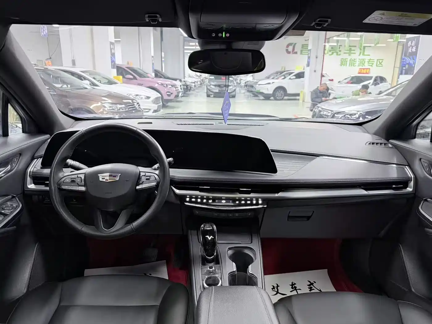 Cadillac XT4 2024 28T 2WD Luxury фото 8