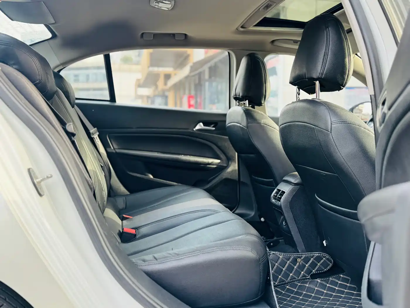 Peugeot 408 2015 Model 1.2T Automatic Luxury Edition фото 13