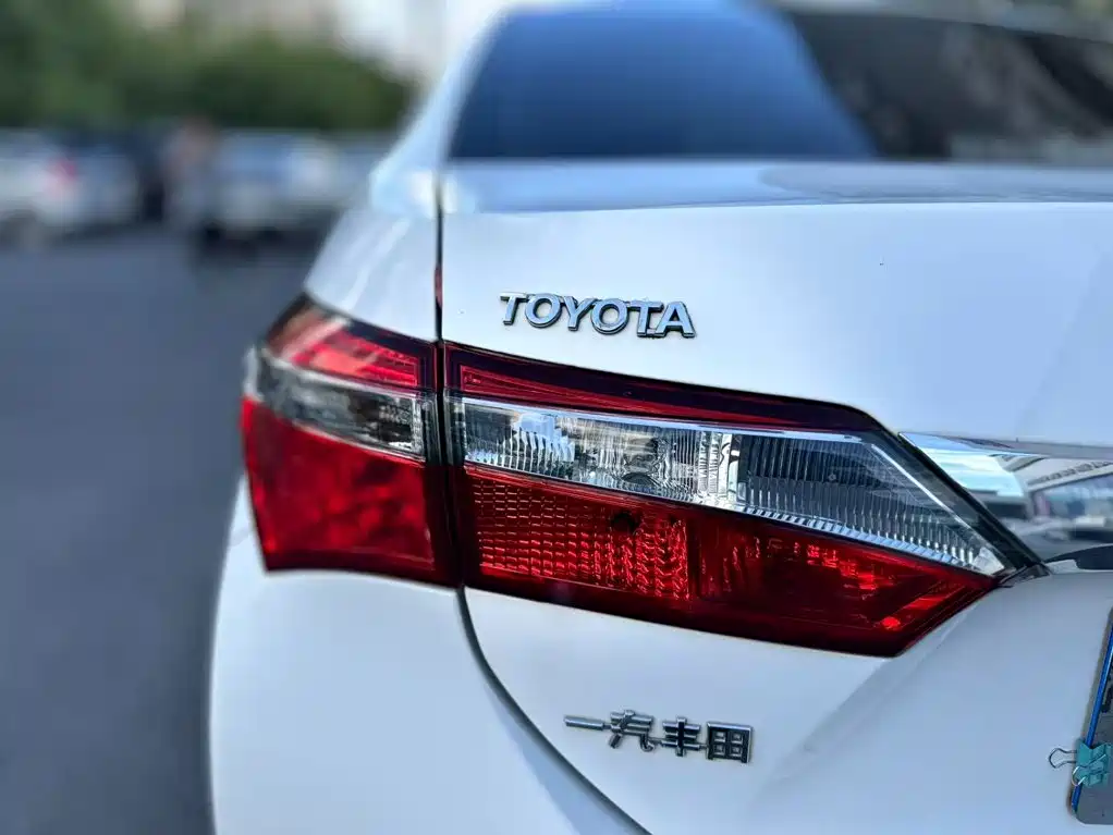 Фото 3 - Toyota Corolla