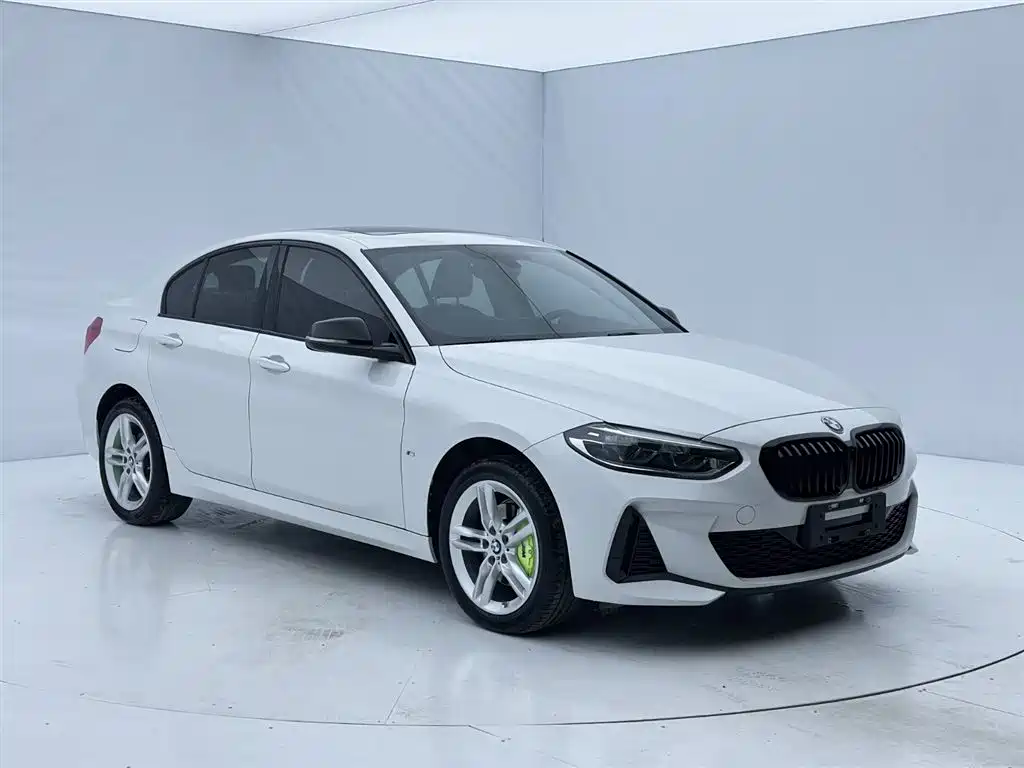 BMW 1 Series 2021 120i M Sport Shadow Edition фото 3