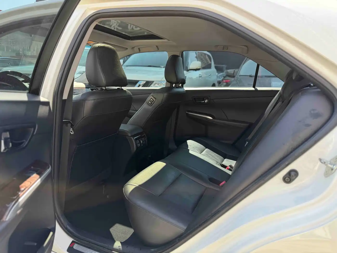 Toyota Camry 2016 2.5G 10th Anniversary Luxury Navigation Edition фото 12
