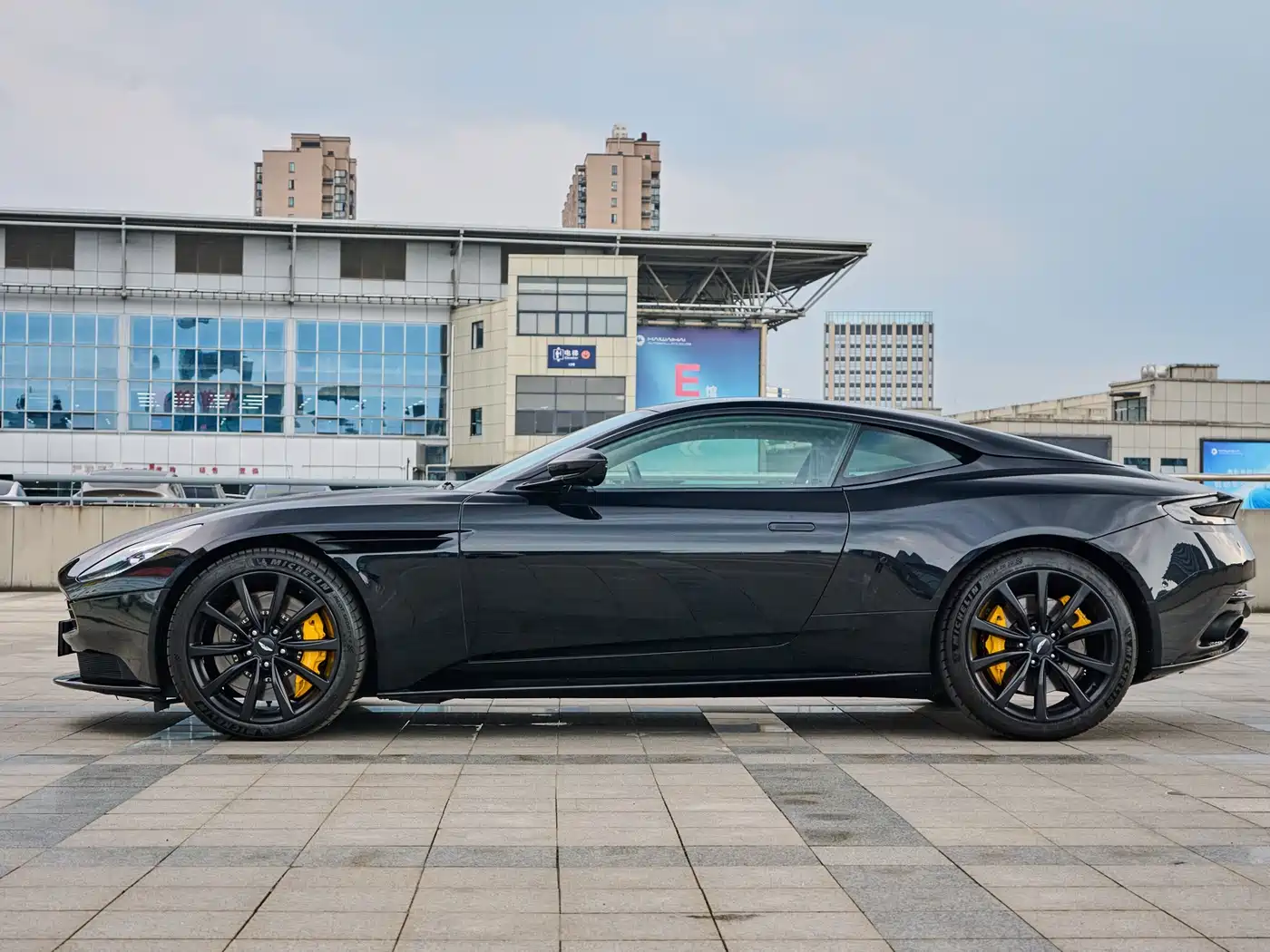 Aston Martin DB11 2021 2019 Model 4.0T V8 Coupe