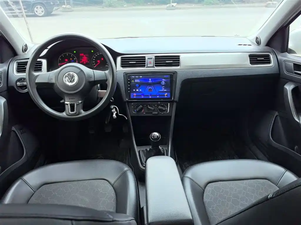 Volkswagen Santana 2013 1.6L Manual Comfort Edition фото 10