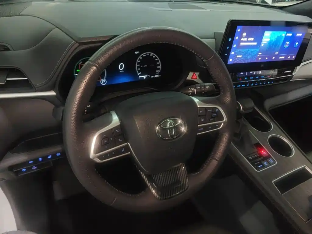 Фото 10 - Toyota Granvia