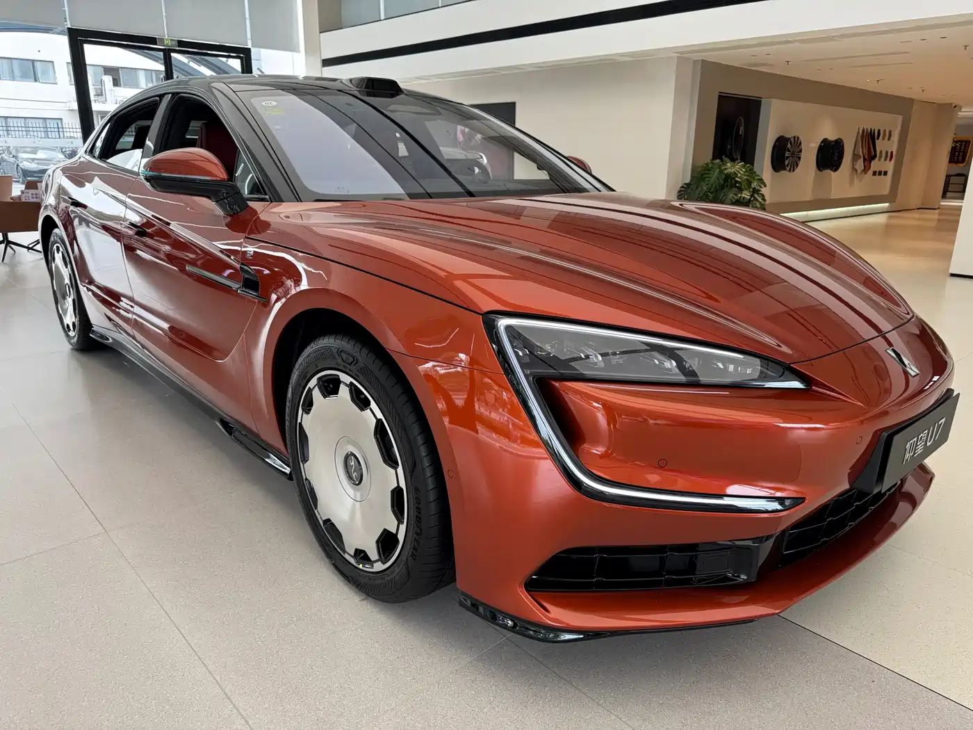 Yangwang U7 2026 PHEV 5-seater Luxury Edition фото 2