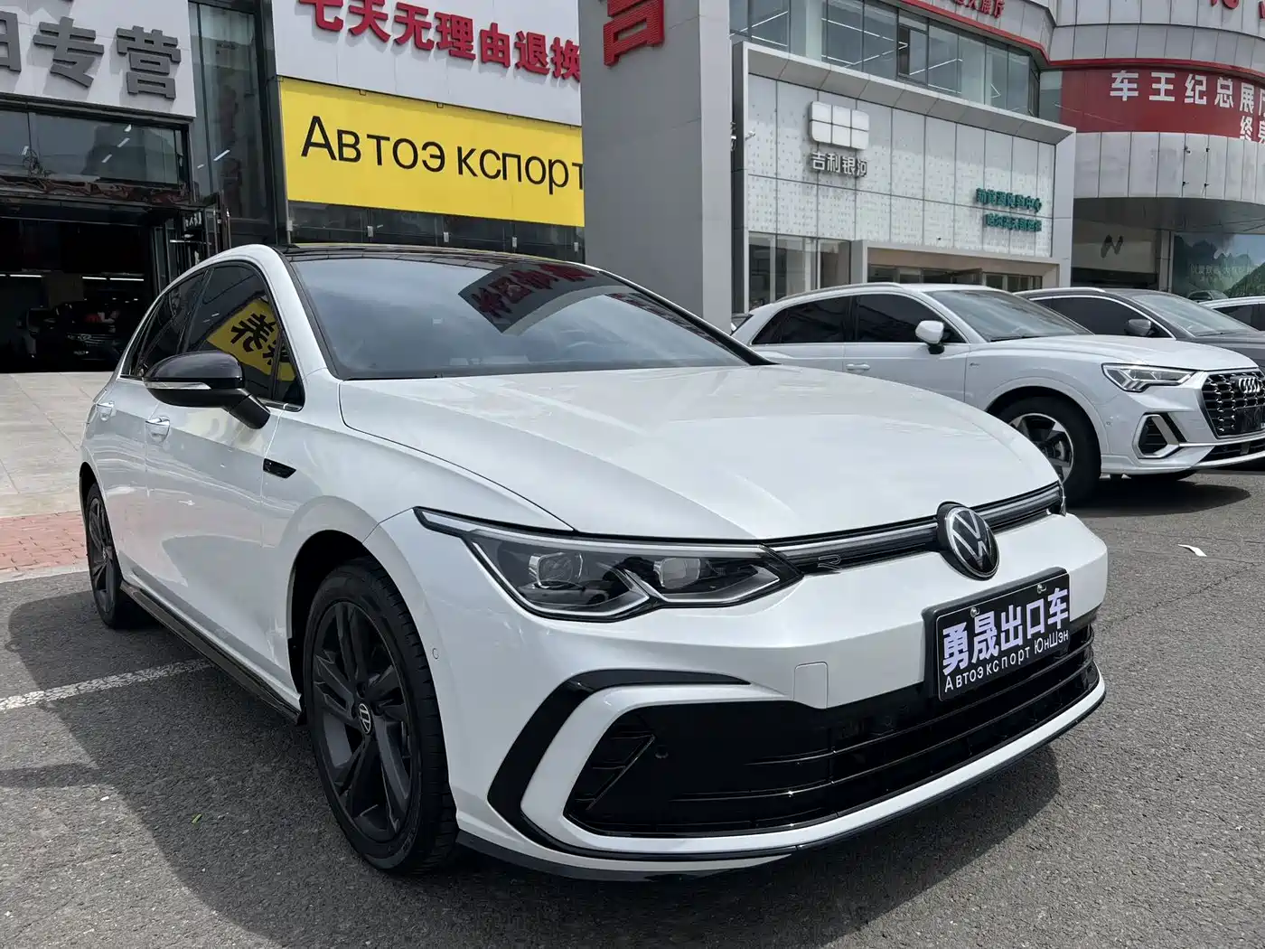 Volkswagen Golf 2023 280TSI DSG R-Line Lite фото 3