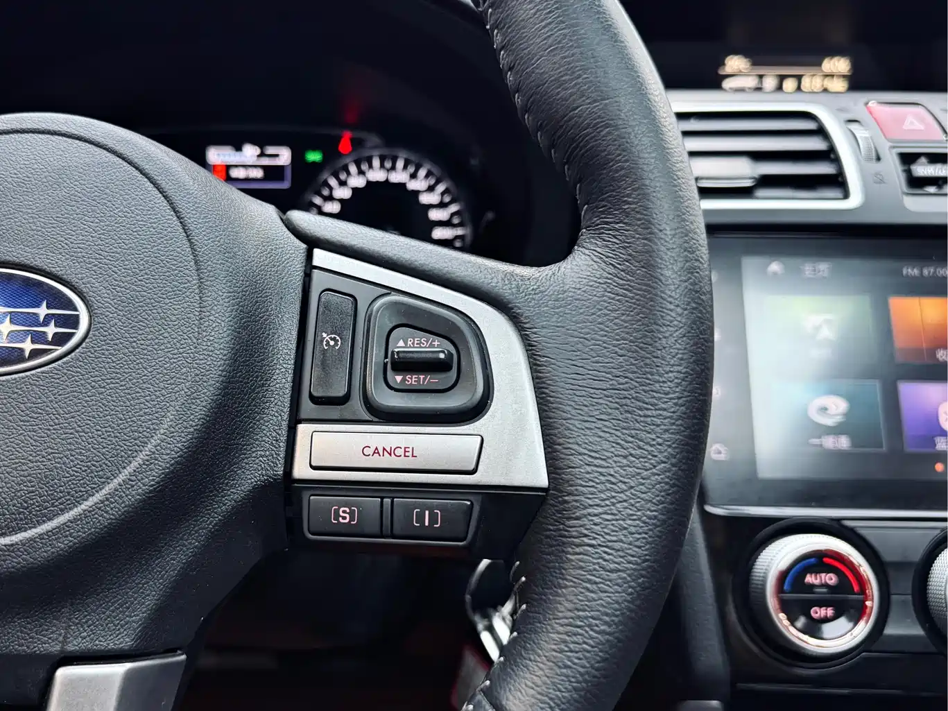 Subaru Forester 2018 2.0i Luxury Navigation Edition фото 6