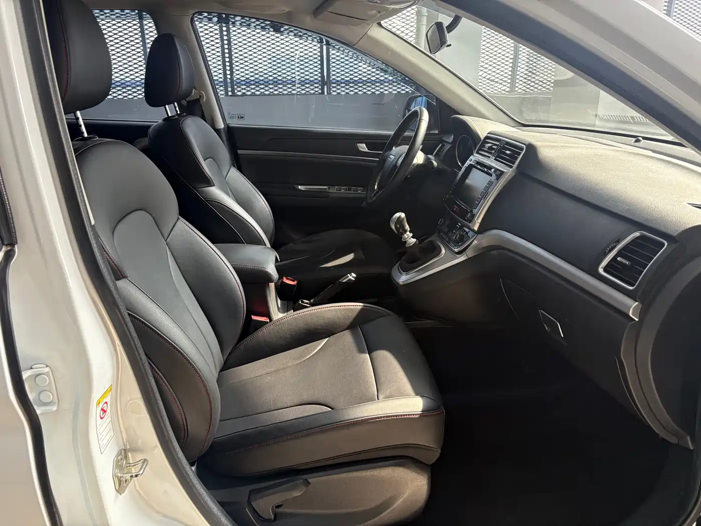 Haval M6 2017 1.5T Manual 2WD Elite фото 6