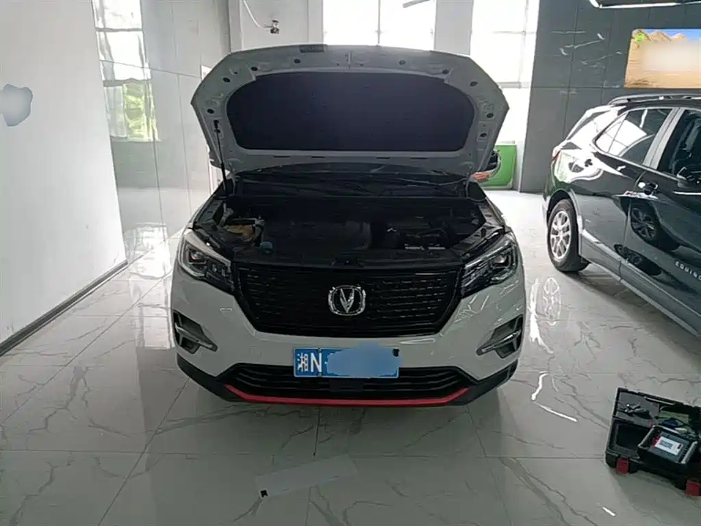 Фото 20 - Changan CS75
