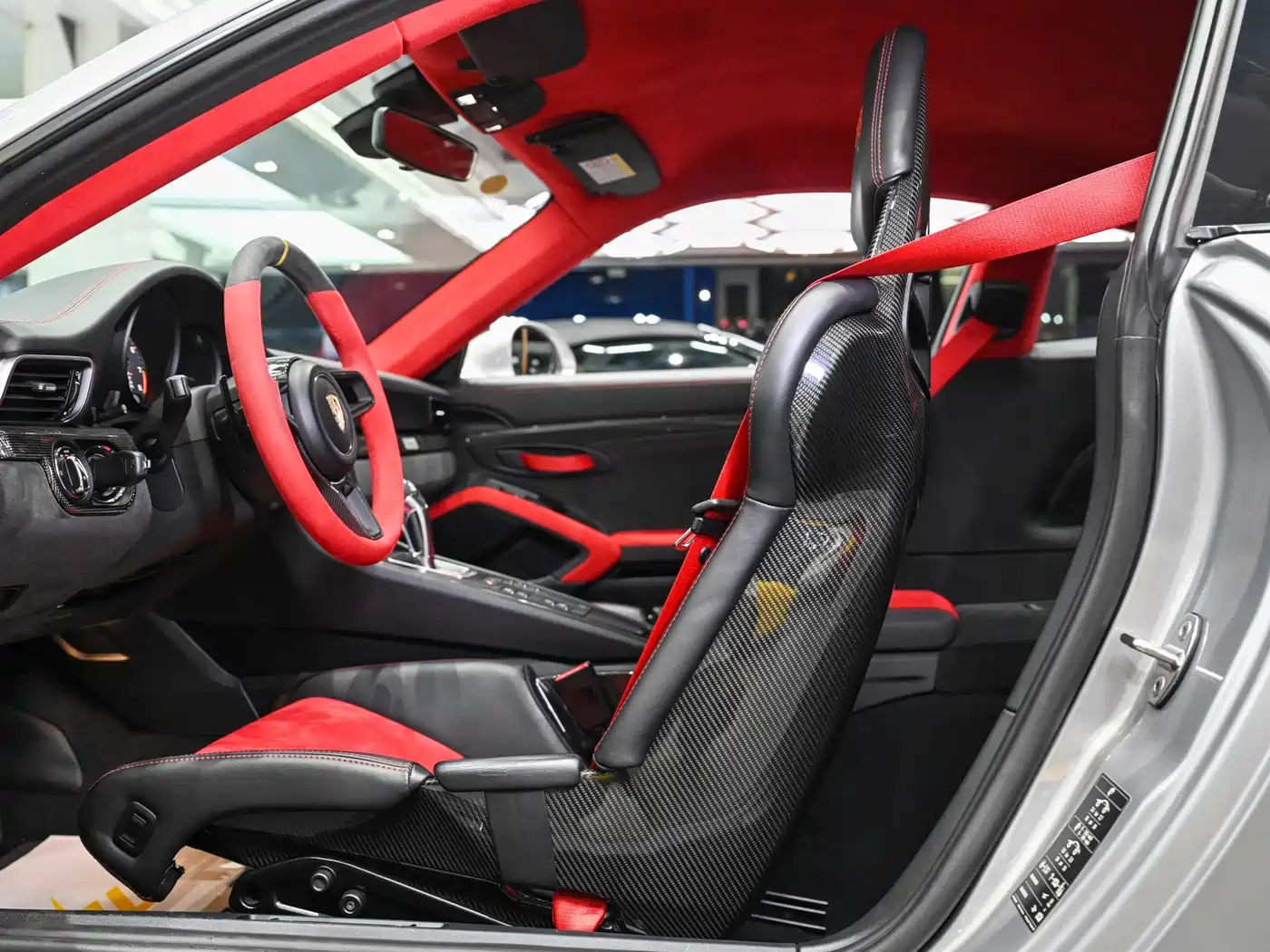 Porsche 911 2018 GT2 RS 3.8T фото 23