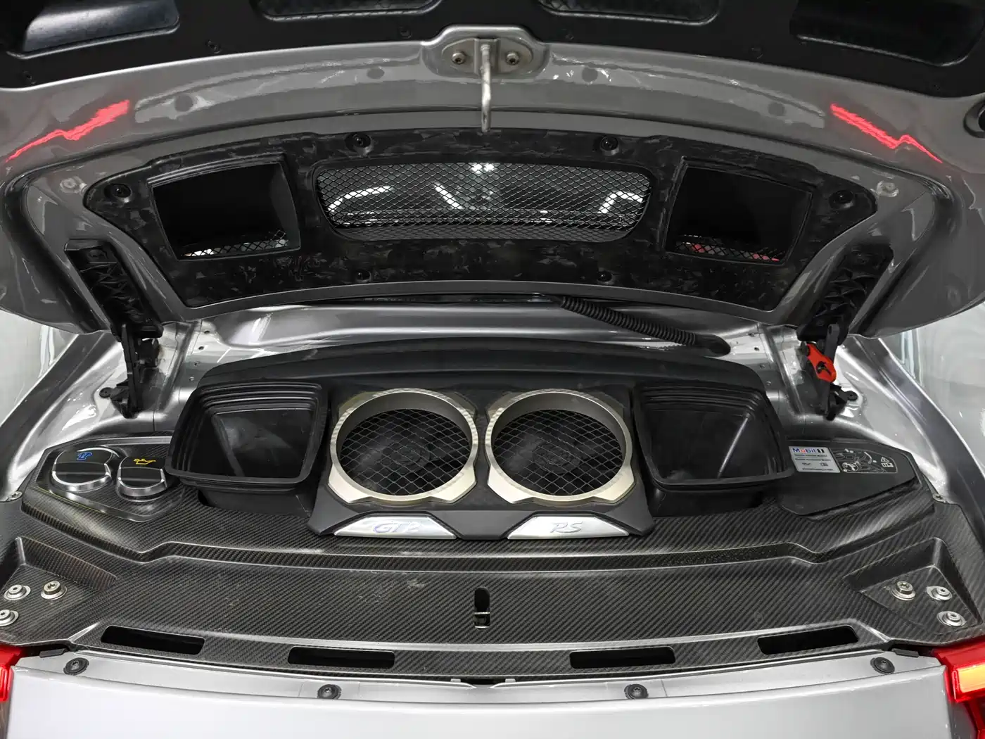 Porsche 911 2018 GT2 RS 3.8T фото 24