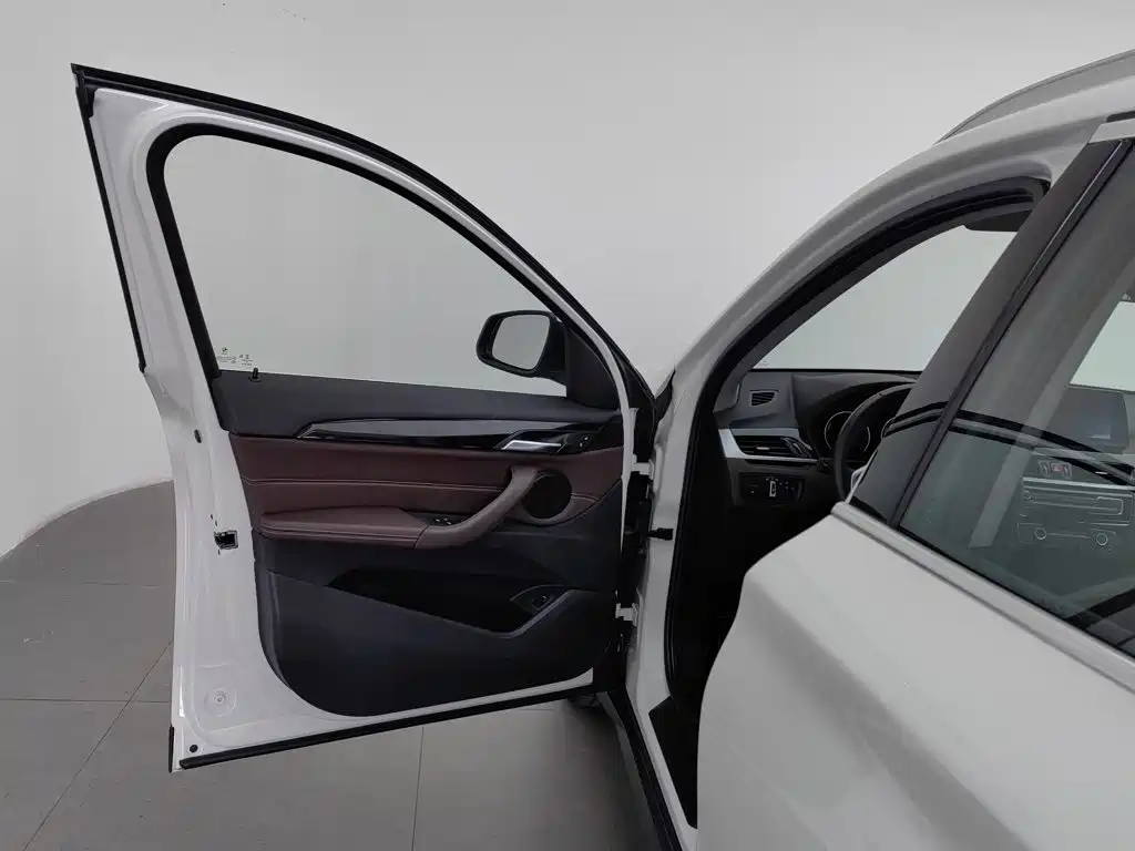 Фото 8 - BMW X1