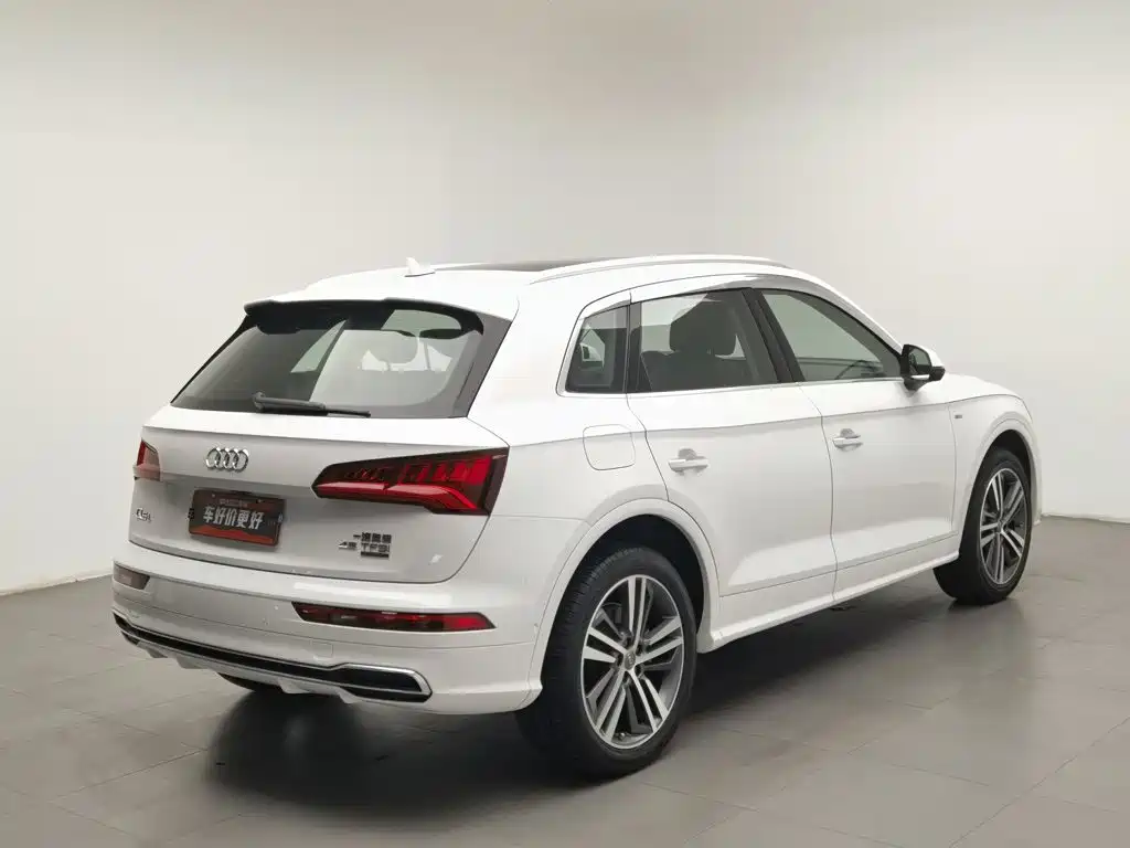 Фото 2 - Audi Q5L