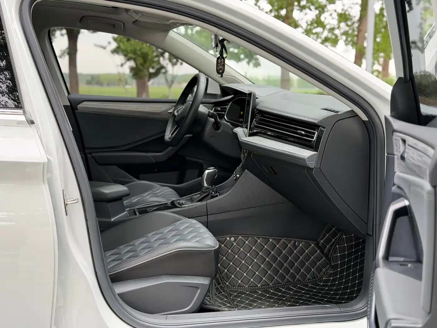Volkswagen Sagitar 2023 300TSI DSG Surpassing Edition фото 8